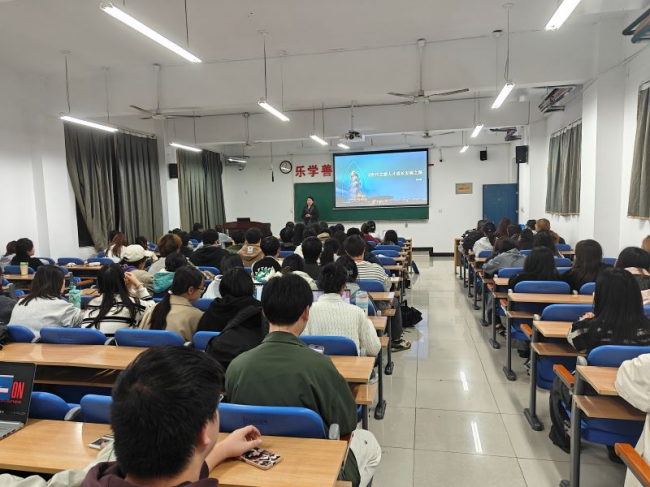 管理学院邀请亚特兰蒂斯人才招聘高级经理刘洪林作讲座